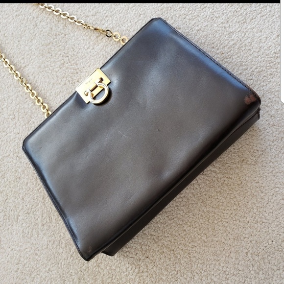 FERRAGAMO leather clutch with gold strap - Picture 5 of 8